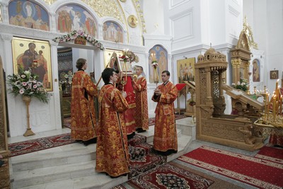 Вынос Евангелия на полиелее Вынос Евангелия на полиелее